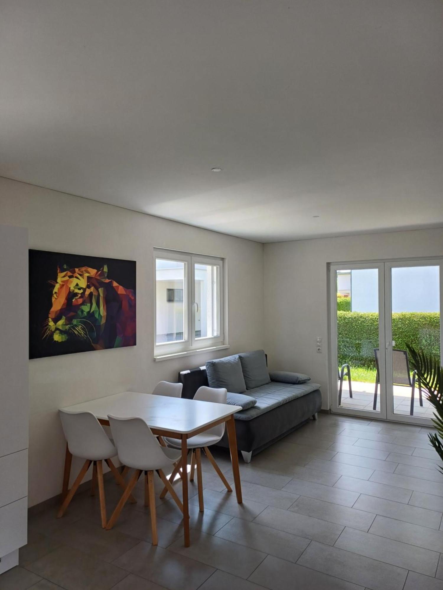 Crown Living Design Apartment - Gratis Parkplatz - Wlan - Kueche - Self Check-In Altach 외부 사진